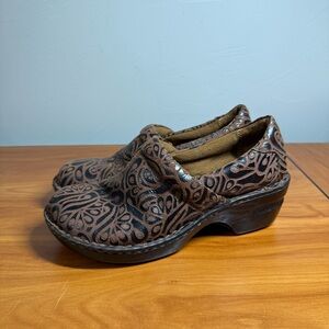 b.o.c. Born Concept Peggy Dark Brown Clog Mules Embossed Detail Leather Slip On